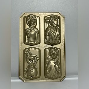 Nordic ware Mini Cake Pan, Frozen 2, Disney, 2.5 C, Cupcakes